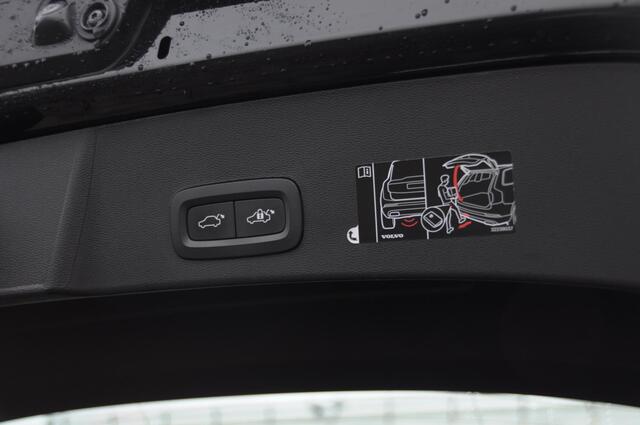 Volvo XC40 T4 211PK Automaat Recharge Inscription / Panoramadak / Adaptive cruise control / Harman Kardon audio / Pilot assist / BLIS / Stoel en stuur verwarming / Elektrische achterklep / Parkeersensoren met camera