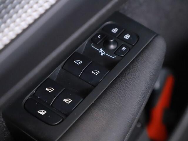 Volvo XC40 1.5 T2 R-Design Panoramadak