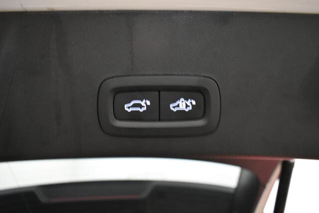 Volvo XC40 1.5 T5 Recharge R-Design 97% SOH 360° Cam Pano Trekh El A-klep Winterpack