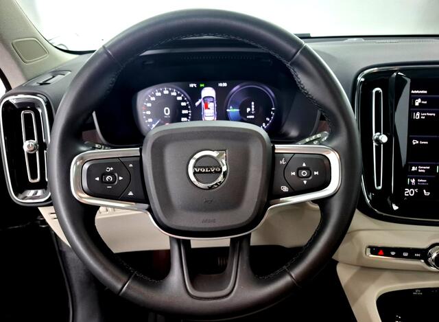 Volvo XC40 1.5 T5 193kW/262pk DCT7 Plug-in hybrid Plus Bright HARMAN/KARDON + NAPPALEDER + LANE ASSIST + STOEL-&STUURVERWARMING + LED KOPLAMPEN + CAMERA + EL.STOELVERSTELLING + KEYLESS ENTRY&GO + PD-GLASS + PARKSENSOREN + 18" LM-VELGEN!!