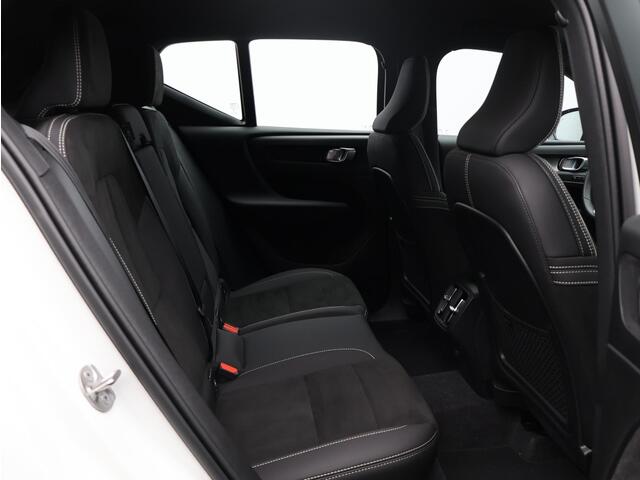 Volvo XC40 B4 197PK Plus Black Edition / Nubuck Bekleding / 20" / Contrasterend Dak / Harman Kardon / Elekt. Verstelb. Stoelen / Verwarmbaar Stuurwiel + Voorstoelen / BLIS /Adaptive Cruise /