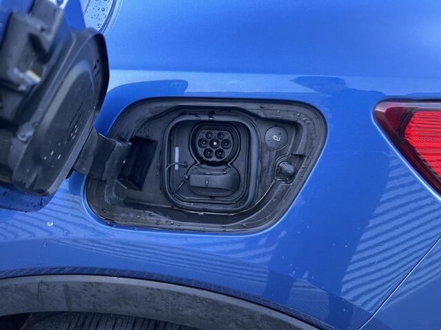 Volvo XC40 Recharge P8 AWD R-Design Automaat, Panoramadak, Trekhaak semi elektrisch inklapbaar, Stoel- en stuurverwarming, Zwart dak en zwarte grille, Leder, 360 graden parkeercamera, Harman Kardon audio