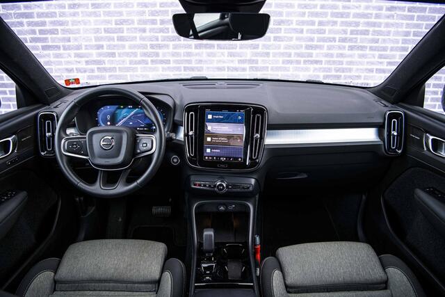 Volvo XC40 2.0 B4 Plus Dark | Trekhaak | Adaptive Cruise Control | Dode hoek detectie BLIS | Harman/Kardon audio | Elektrische stoelverstelling | Stoel- en stuurverwarming | Verwarmde Voorruit |