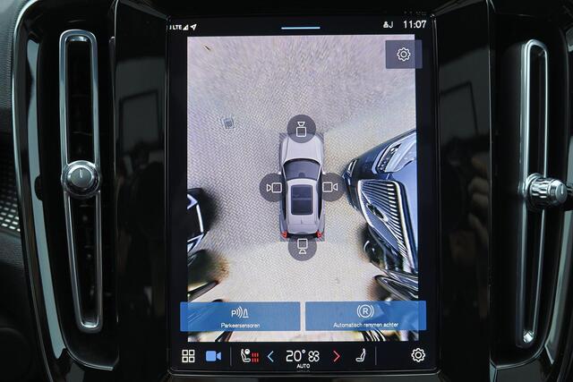 Volvo XC40 Recharge Ultimate 70 kWh - Panorama/schuifdak - IntelliSafe Assist & Surround - 360º Camera - Harman/Kardon audio - Adaptieve LED koplampen - Verwarmde voorstoelen & stuur - Parkeersensoren voor & achter - Elektr. bedienb. voorstoelen met geheugen links -