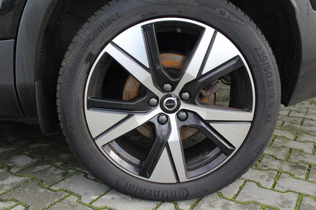 Volvo XC40 1.5 T4 Recharge R-Design | Incl. 12 maanden garantie | Harman/Kardon audio | Schuif/kantel dak | Apple carplay/Android auto | Stuurwiel verwarming | Voorstoelen verwarmd | DAB | Navigatie | Lichtmetalen velgen | Climate control | Zwart dakhemel