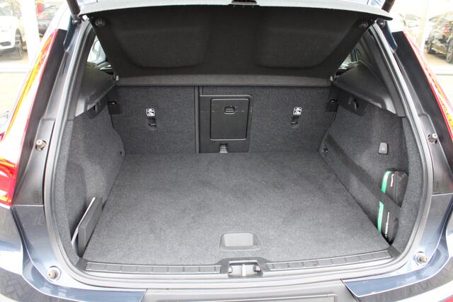 Volvo XC40 T3 Business Pro | BLIS | Stoel/stuur verw. | Trekhaak |