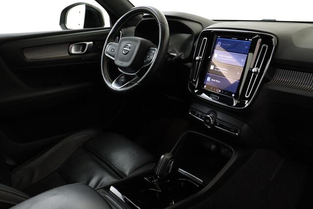 Volvo XC40 RECHARGE P8 AWD R-DESIGN -PANO.DAK|HARMAN/KARDON|360°CAM|LEDER|POWER-SEATS|WARMTEPOMP|PRIVACY.GLAS|TREKHAAK