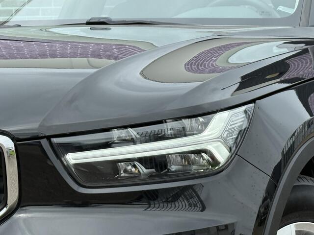 Volvo XC40 1.5 T2 Momentum Core VOORLOOP DE NEGRO | Camera | Parkeersensoren voor + Achter | Navigatie | On Call | Carplay | Regensensor |