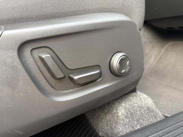 Volvo XC40 2.0 B4 Plus Dark | Elektrische stoelverstelling | Trekhaak | Harman/Kardon |