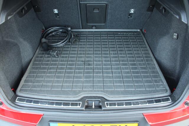 Volvo XC40 Recharge P8 AWD R-Design | Schuif/kanteldak | BLIS | Adapt. Cruise | Camera | Verw. Stoel & Stuurwiel