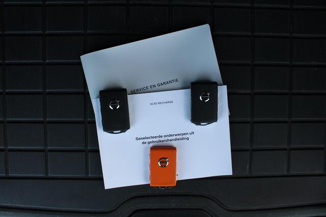 Volvo XC40 Recharge P8 AWD R-Design | Schuif/kanteldak | BLIS | Adapt. Cruise | Camera | Verw. Stoel & Stuurwiel