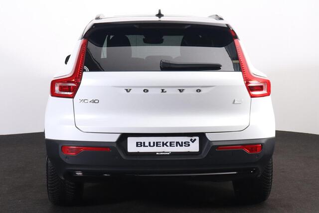 Volvo XC40 Twin Ultimate 78 kWh - Panorama/schuifdak - IntelliSafe Assist & Surround - 360º Camera - Harman/Kardon audio - Verwarmde voorstoelen & stuur - Parkeersensoren voor & achter - Elektr. bedienb. voorstoelen met geheugen links - Draadloze tel. lader - Warmte