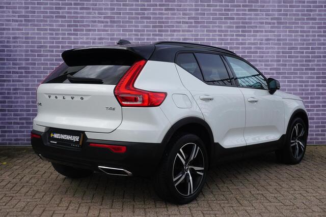 Volvo XC40 2.0 T4 R-Design | Trekhaak | Panorama dak | Adaptieve cruise control | Parkeercamera | Stoelverwarming |