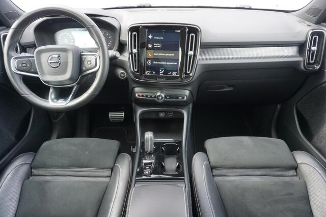 Volvo XC40 2.0 T4 R-Design | Trekhaak | Panorama dak | Adaptieve cruise control | Parkeercamera | Stoelverwarming |