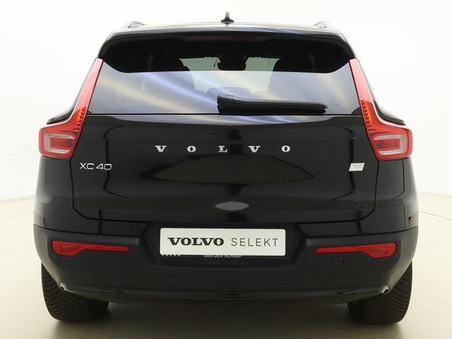 Volvo XC40 Twin 408pk Plus / Nubuck / Getint glas / Trekhaak / All Season / PDC + Camera / Stoel + Stuurw. Verwarming / Keyless / El. Achterklep / Warmtepomp /