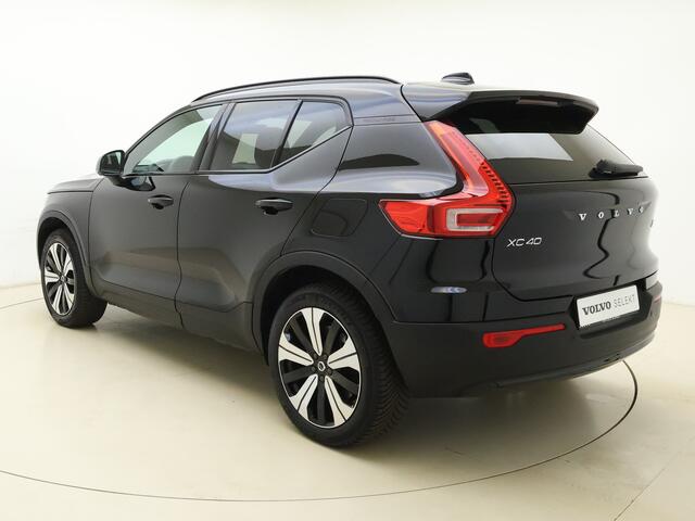 Volvo XC40 Twin 408pk Plus / Nubuck / Getint glas / Trekhaak / All Season / PDC + Camera / Stoel + Stuurw. Verwarming / Keyless / El. Achterklep / Warmtepomp /