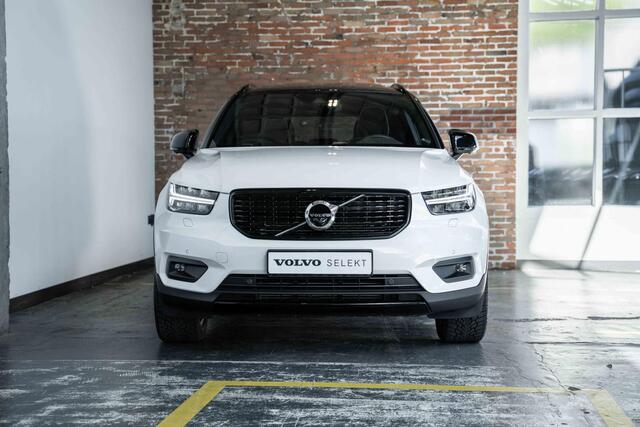 Volvo XC40 T5 Recharge R-Design | Panoramadak | Premium audio by Harman Kardon | Verwarmbare voorstoelen en achterbank | Verwarmbaar stuurwiel | Elektrische bedienbare voorstoel | 360° Parkeercamera | Parkeersensoren voor + achter