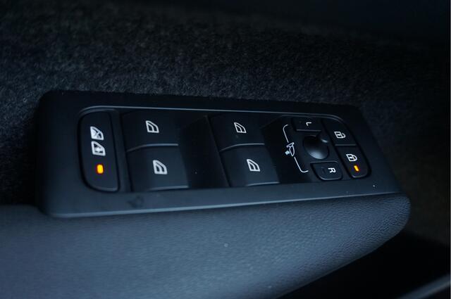 Volvo XC40 2.0 B3 Plus Black Edition Trekhaak