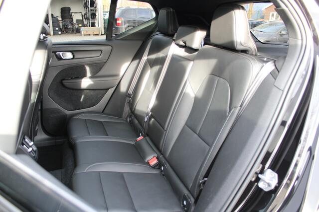 Volvo XC40 Recharge AWD R-Design | Panorama Dak | Leder interieur | Styling kit