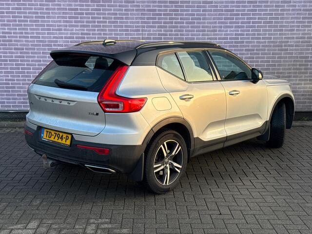 Volvo XC40 T4 AWD R-Design | Navigatie | Park Assist | Trekhaak | Keyless Entry | Parkeercamera | Adaptieve Cruise Control | LED | Half Lederen Bekleding | Elektrische Achterklep | Harman Kardon Audio | Volvo On Call
