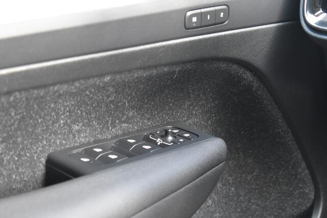 Volvo XC40 T3 163PK Momentum Pro | Leder |