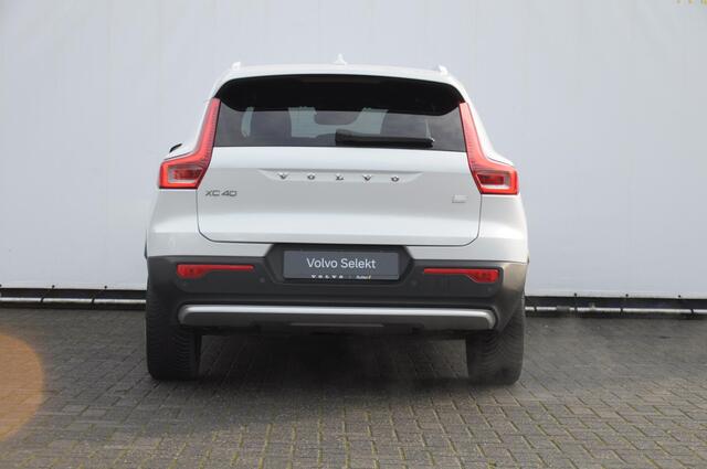 Volvo XC40 T4 211PK Automaat Plug-in hybrid Core Bright / Apple carplay / Parkeersensoren met camera / Stoelverwarming / Elektrische achterklep / Keyless entry / Parkeersensoren met camera