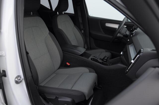 Volvo XC40 T4 211PK Automaat Plug-in hybrid Core Bright / Apple carplay / Parkeersensoren met camera / Stoelverwarming / Elektrische achterklep / Keyless entry / Parkeersensoren met camera