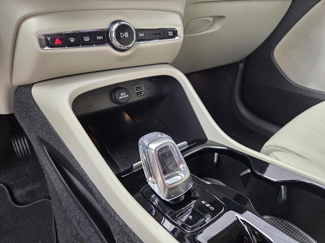 Volvo XC40 T4 Plug in-Hybride Inscription Aut | BLIS | Adaptive Cruise Control | Elektr. verst. stoelen | Stoelverwarming | Leder | 360° camera | All-seasonbanden | Donker glas | Park assist V+A