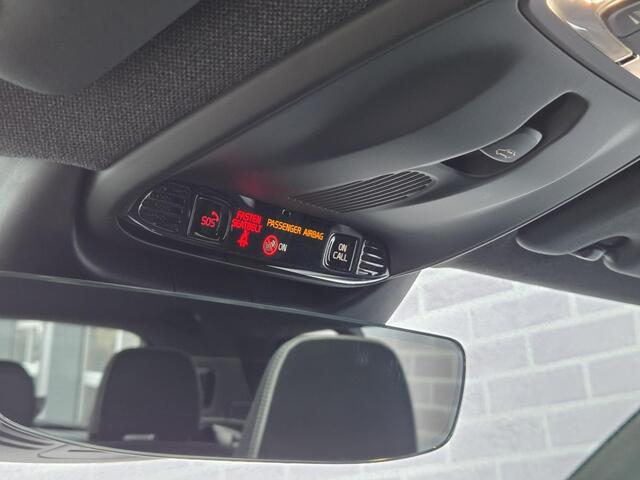 Volvo XC40 Plug-in hybrid T4 Ultimate Dark | Trekhaak | Panoramadak | 360° camera | Harman Kardon audio | Adaptive cruise control | Navigatie | Stoel- en stuurverwarming | Apple Carplay / Android Auto | Elektrische stoelverstelling |