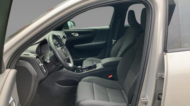 Volvo XC40 Single Motor 238pk Essential 69 kWh Navigatie Trekhaak Android/Carplay Full-LED Camera keyless