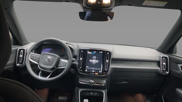 Volvo XC40 Single Motor 238pk Essential 69 kWh Navigatie Trekhaak Android/Carplay Full-LED Camera keyless