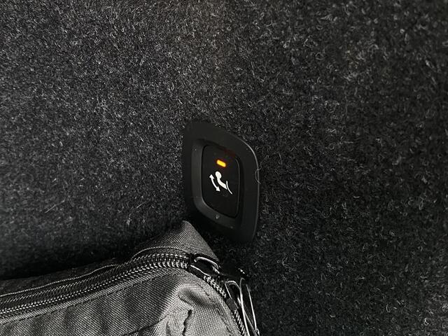 Volvo XC40 Recharge P8 AWD R-Design / Automaat / NL-Auto / Dealer-Onderhouden / Pilot-Assist / Standkachel / Stuur- en Stoelverwarming / Elektr.-Wegklapbare Trekhaak / LED / Keyless / Dodehoek-Detectie / Elektr.-Achterklep / Apple-Carplay & Android-Auto / DAB Radio-