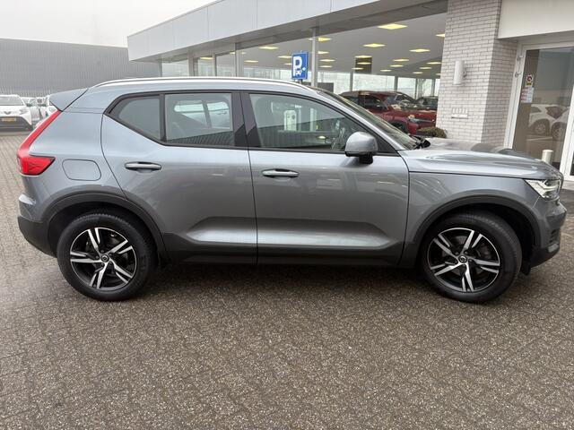 Volvo XC40 2.0 T4 Momentum | Elektr. trekhaak | Sensoren V/A | Stoelverw. |