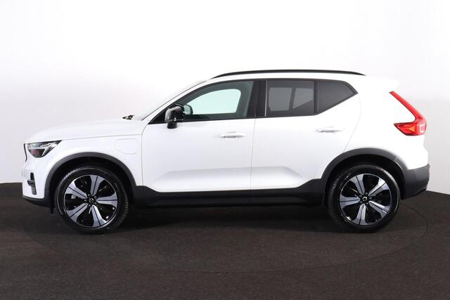 Volvo XC40 T5 Recharge Plus Dark - IntelliSafe Assist - 360º Camera - Verwarmde voorstoelen & stuur - Parkeersensoren voor & achter - Elektr. bedienb. voorstoelen met geheugen links - Draadloze tel. lader - Extra getint glas - 19' LMV
