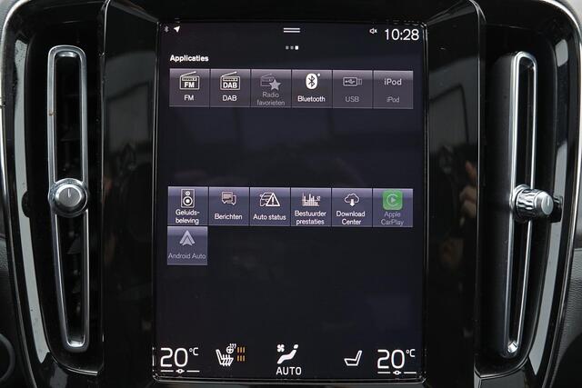 Volvo XC40 T5 Recharge Plus Dark - Panorama/schuifdak - IntelliSafe Assist & Surround - 360º Camera - Harman/Kardon audio - Verwarmde voorstoelen & stuur - Parkeersensoren voor & achter - Elektr. bedienb. voorstoelen met geheugen links - Extra getint glas - 19' LMV