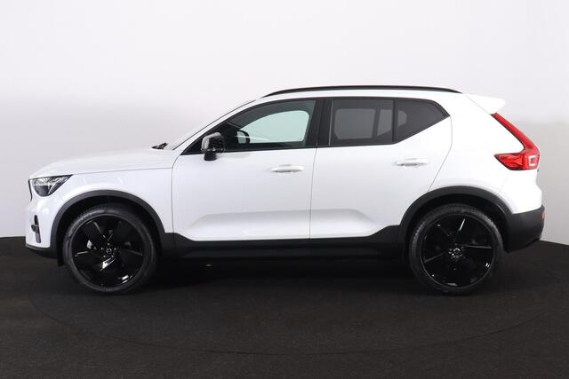 Volvo XC40 B4 Plus Black Edition - Panorama/schuifdak - IntelliSafe Assist & Surround - 360º Camera - Harmon Kardon Audio - Verwarmde voorstoelen, stuur & achterbank - Parkeersensoren voor & achter - Elektr. bedienb. voorstoelen met geheugen links - Draadloze tel. l