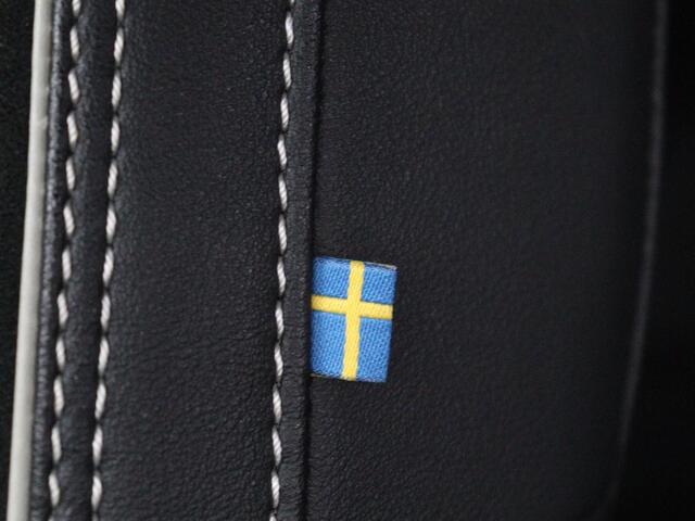 Volvo XC40 1.5 T4 Plug-in hybrid R Design | Leder/Alcantara | Carplay | Navigatie | Parkeerverwarming | Keyless | Cruise control | Parkeerhulp | Climate control | Full LED | PHEV