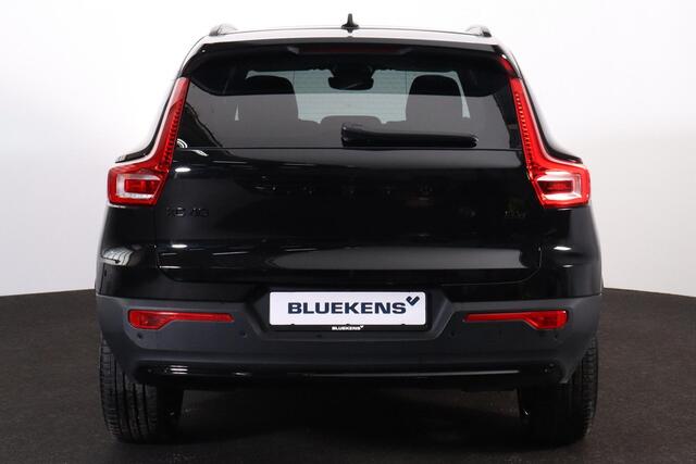 Volvo XC40 B3 Plus Black Edition - Panorama/schuifdak - IntelliSafe Assist & Surround - 360º Camera - Harman/Kardon audio - Verwarmde voorstoelen & stuur - Parkeersensoren voor & achter - Elektr. bedienb. voorstoelen met geheugen links - Draadloze tel. lader - Extra