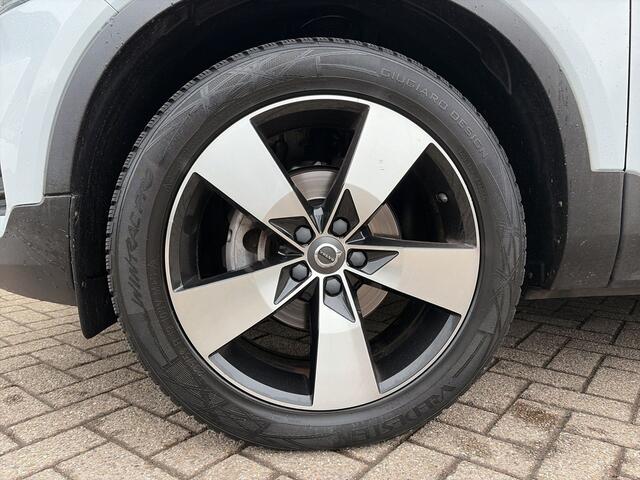 Volvo XC40 T3 Momentum Pro / Panoramdak / Lederen bekleding / 19" /