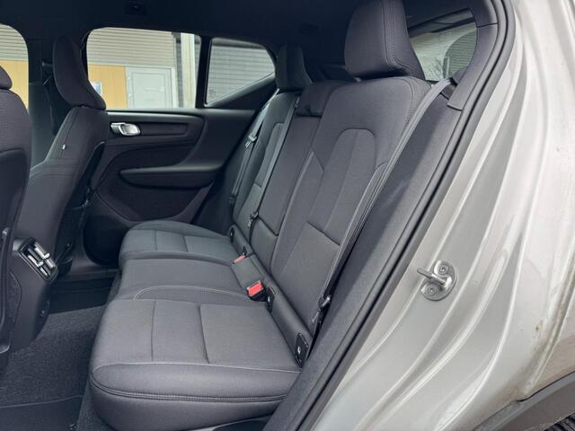 Volvo XC40 Single Motor Essential 69 kWh | Navigatie | Apple Carplay | Android Auto | Achteruitrijcamera | Parkeersensoren | Lichtmetalen Velgen 19 inch | Cruise Control | Climate Control