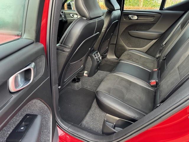 Volvo XC40 Recharge P8 AWD R-design SOH 92,4%/Trekhaak/Acarplay/Camera/Fabrieksgarantie