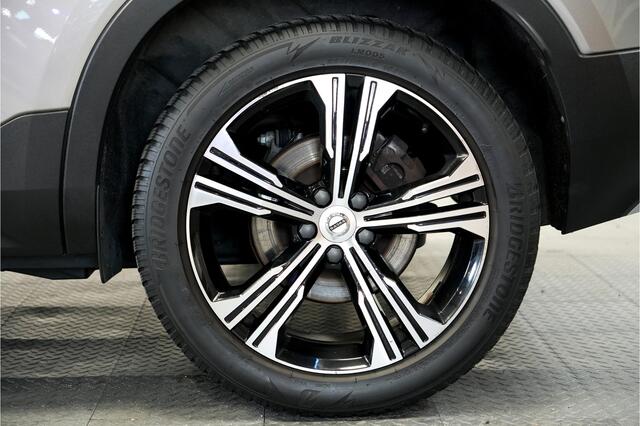 Volvo XC40 1.5 T5 Recharge 193kW/262pk DCT7 Inscription EL.TREKHAAK + BLIS + CAMERA + LEER + NAVI SENSUS + SPORTSTOELEN + CRUISE CONTROL + LANE ASSIST + LENDESTEUN + DAB AUDIO + KEYLESS ENTRY&GO + LED KOPLAMPEN + MISTLAMPEN + PARKSENSOREN + 19" LM-VELGEN!!