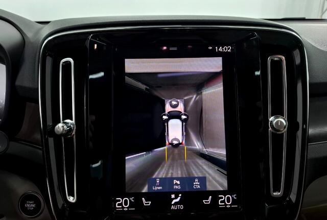 Volvo XC40 1.5 T5 Plug-in Hybrid 193kW/262pk DCT7 Ultimate Dark FACELIFT! PANORAMADAK + HARMAN/KARDON + ADAPT.CRUISE + PILOT ASSIST + NAVI SENSUS + BLIS + LANE ASSIST + EL.STOELEN + STOEL-&STUURVERWARMING + 360 CAMERA + KEYLESS + PARKSENSOREN V&A + 19" LM-VELGEN!!