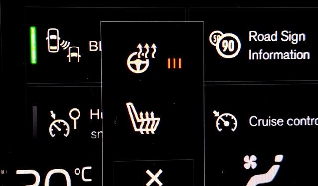 Volvo XC40 1.5 T5 Plug-in Hybrid 193kW/262pk DCT7 Ultimate Dark FACELIFT! PANORAMADAK + HARMAN/KARDON + ADAPT.CRUISE + PILOT ASSIST + NAVI SENSUS + BLIS + LANE ASSIST + EL.STOELEN + STOEL-&STUURVERWARMING + 360 CAMERA + KEYLESS + PARKSENSOREN V&A + 19" LM-VELGEN!!