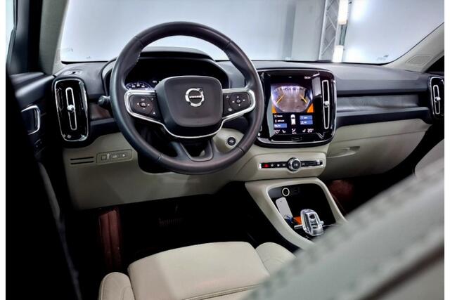 Volvo XC40 1.5 T5 Plug-in Hybrid 193kW/262pk DCT7 Ultimate Dark FACELIFT! PANORAMADAK + HARMAN/KARDON + ADAPT.CRUISE + PILOT ASSIST + NAVI SENSUS + BLIS + LANE ASSIST + EL.STOELEN + STOEL-&STUURVERWARMING + 360 CAMERA + KEYLESS + PARKSENSOREN V&A + 19" LM-VELGEN!!