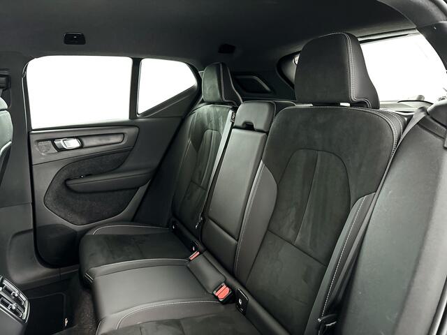 Volvo XC40 Recharge Twin Plus | Parkeercamera | Stoel- en Stuurverwarming | Getint glas | Trekhaak