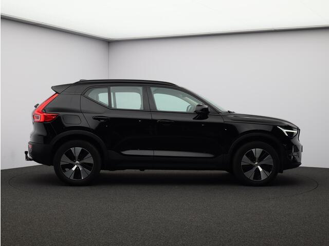 Volvo XC40 1.5 T4 Plug-in hybrid Plus Dark / Trekhaak / Stoel- + stuurwielverwarming / Harman Kardon Audio / Elektr. stoelverstelling / Achteruitrijcamera / Pilot Assist / BLIS