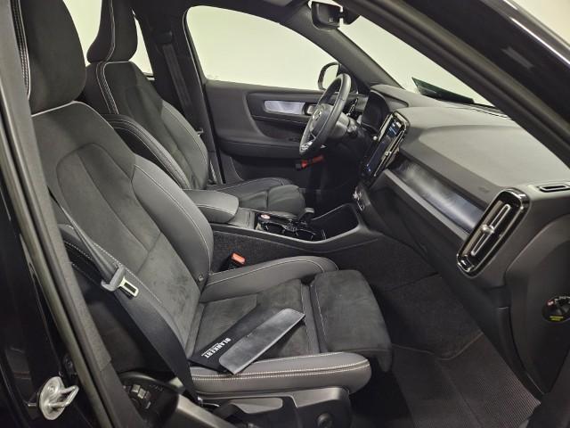 Volvo XC40 Recharge Plus 70 kWh | Adaptieve Cruise Control | Dodehoek Detectie | Stoel en Stuurverwarming | 20" | Nubuck Bekleding |