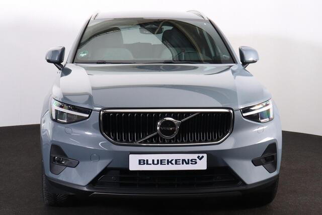 Volvo XC40 B3 Core - IntelliSafe Assist & Surround - Parkeercamera achter - Verwarmde voorstoelen & stuur - Parkeersensoren voor & achter - Draadloze tel. lader - High Performance audio - Extra getint glas - 19' LMV