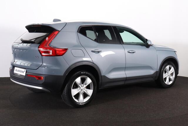 Volvo XC40 B3 Core - IntelliSafe Assist & Surround - Parkeercamera achter - Verwarmde voorstoelen & stuur - Parkeersensoren voor & achter - Draadloze tel. lader - High Performance audio - Extra getint glas - 19' LMV